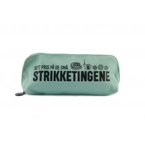 Strikkeveske grnn M med tekst AC221