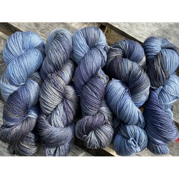 Hndfarget Superfin merino 100g Askebl