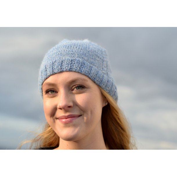 Lue med tre fletter i Lundegrd alpakka