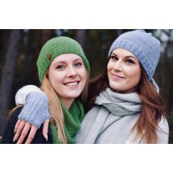 Lue med hullmnster og hjerteknapp i Lundegrd alpakka