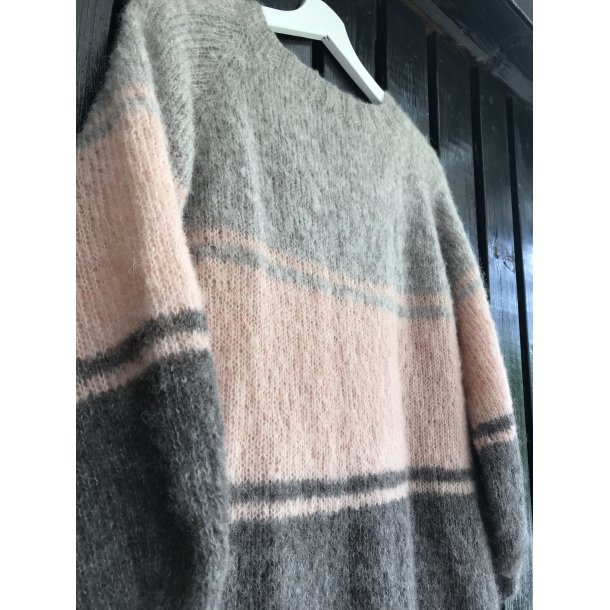 Florlett trio - enkel raglangenser strikkes ovenfra og ned