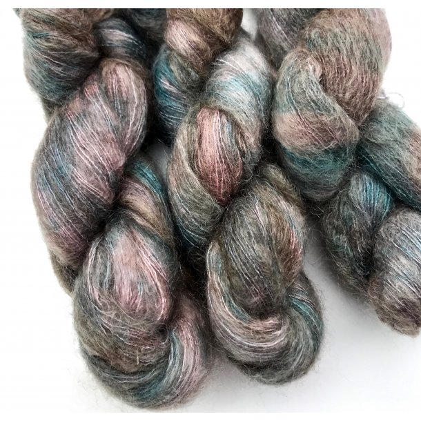 Hndfarget Superkid mohair og mulberrysilk 50 gram I skogen beig / teal