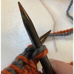 Strikkeoppskrift dobbelstrikket sitteunderlag strikkes i Drops Andes