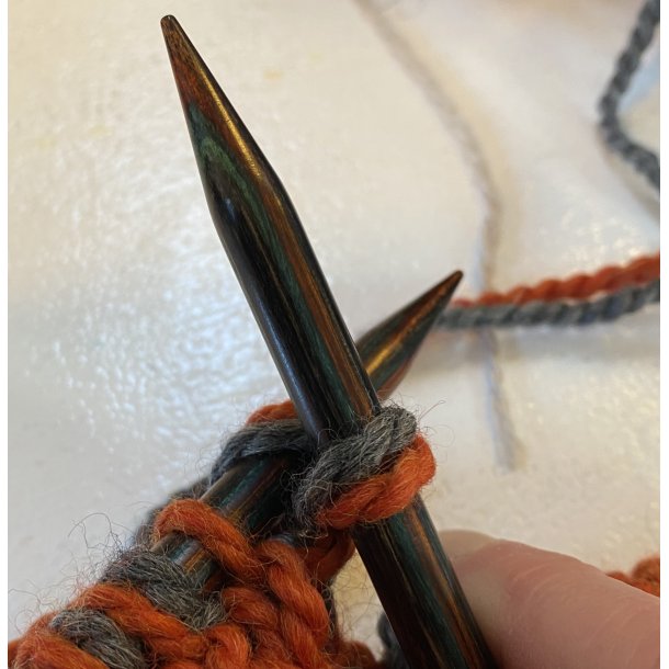 Strikkeoppskrift dobbelstrikket sitteunderlag strikkes i Drops Andes