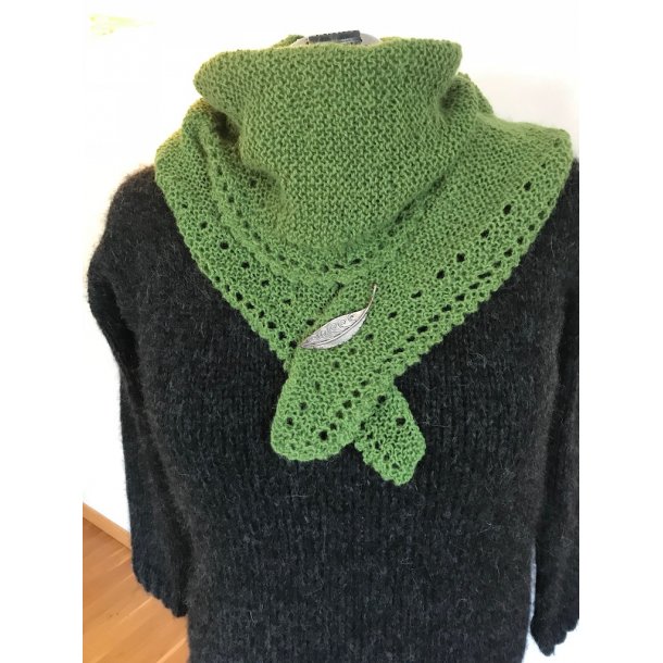 Rillestrikket sjal med picotkant i Lundegrd alpakka