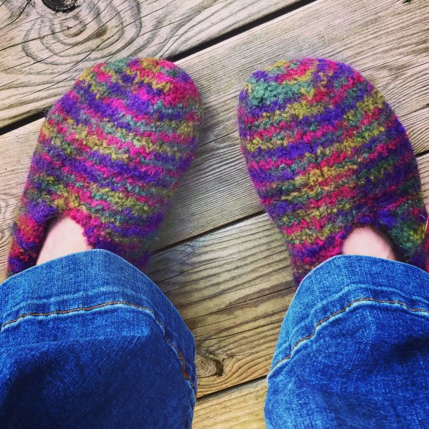 Oppskrift p� tovet�fler som strikkes i Drops Snow