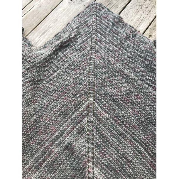 Nordisk sjal - rillestrikket i hndfarget Slje