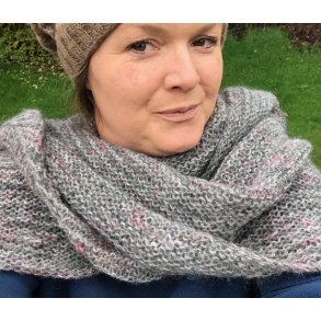 Nordisk sjal - rillestrikket i hndfarget Slje