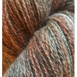 Nordisk sjal - rillestrikket i hndfarget Slje