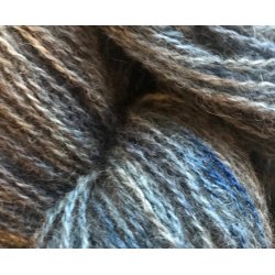 Nordisk sjal - rillestrikket i hndfarget Slje