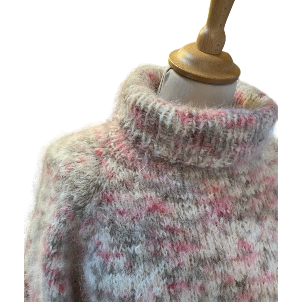 Fluffy Eline genser med hy hals