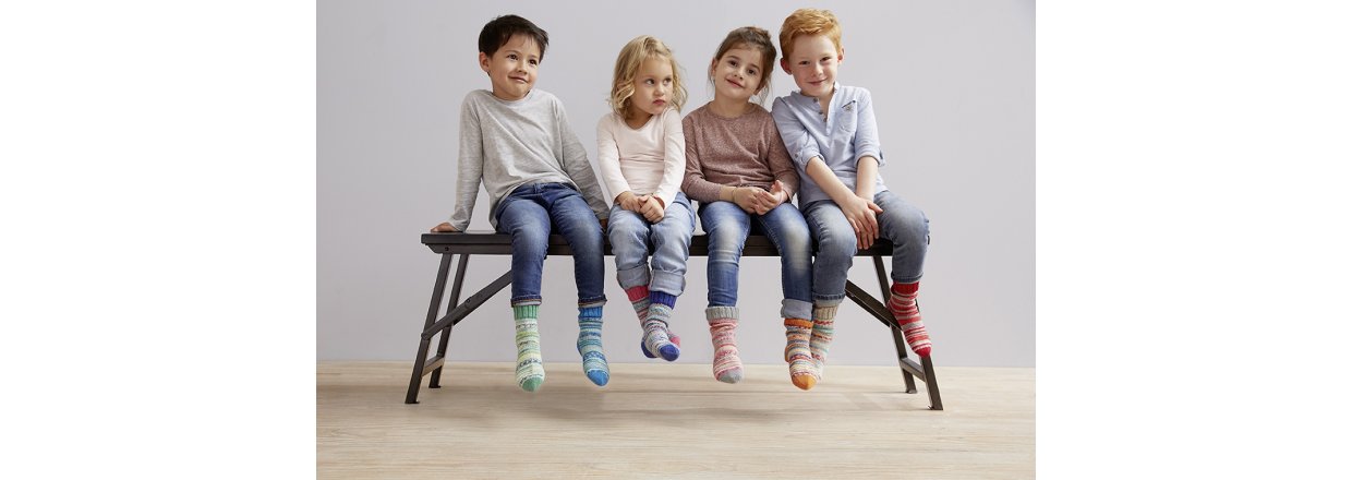 Fargerike barne-sokker designet av Arne og Carlos