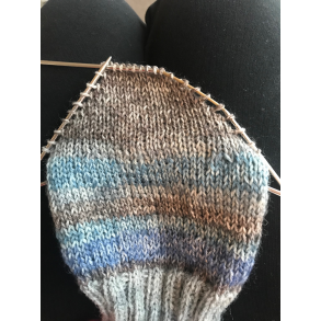 Oppskrift p sokker med kortrad-hel strikkes i Drops Fabel